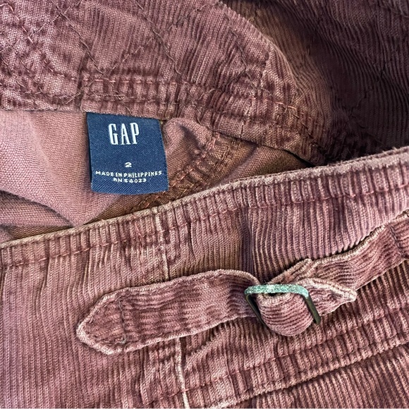 Gap Corduroy Mini Skirt, Size 2, Burgundy with Snap closure. - Picture 4 of 4